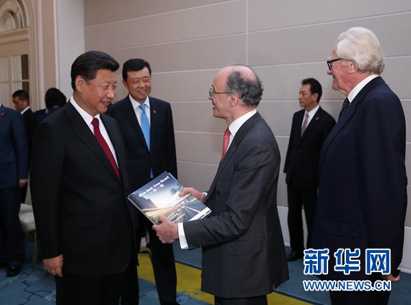10月22日，國家主席習(xí)近平在倫敦集體會(huì)見英國前首相布朗等英國友人。新華社記者 龐興雷 攝 