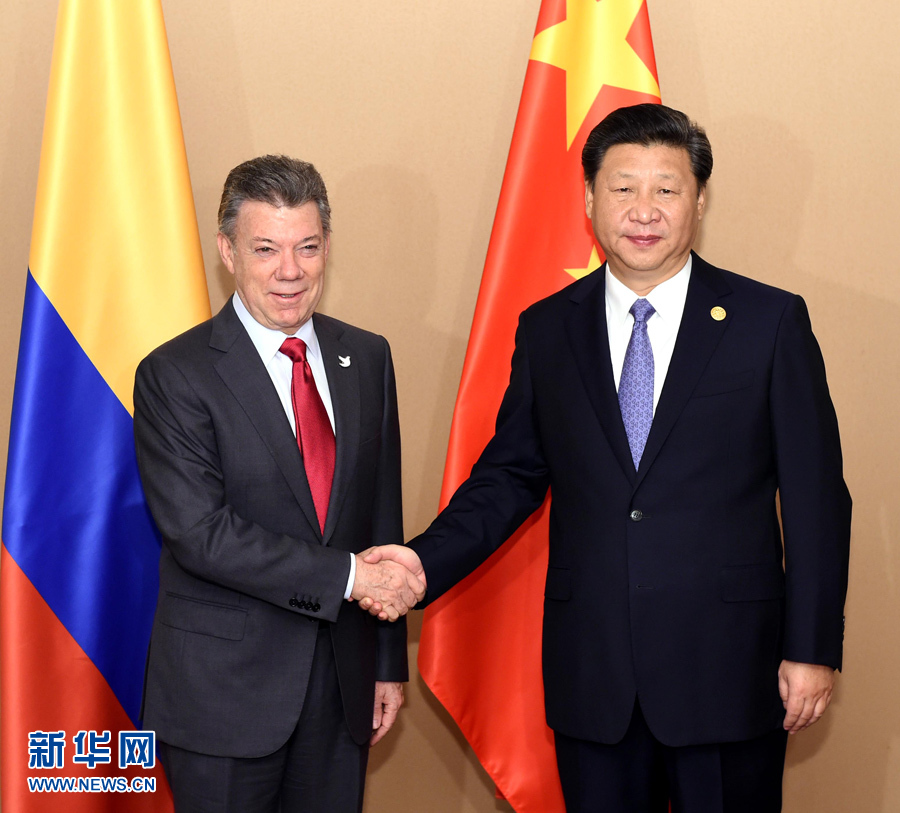 11月18日，國家主席習(xí)近平在菲律賓馬尼拉會(huì)見哥倫比亞總統(tǒng)桑托斯。 新華社記者 饒愛民 攝