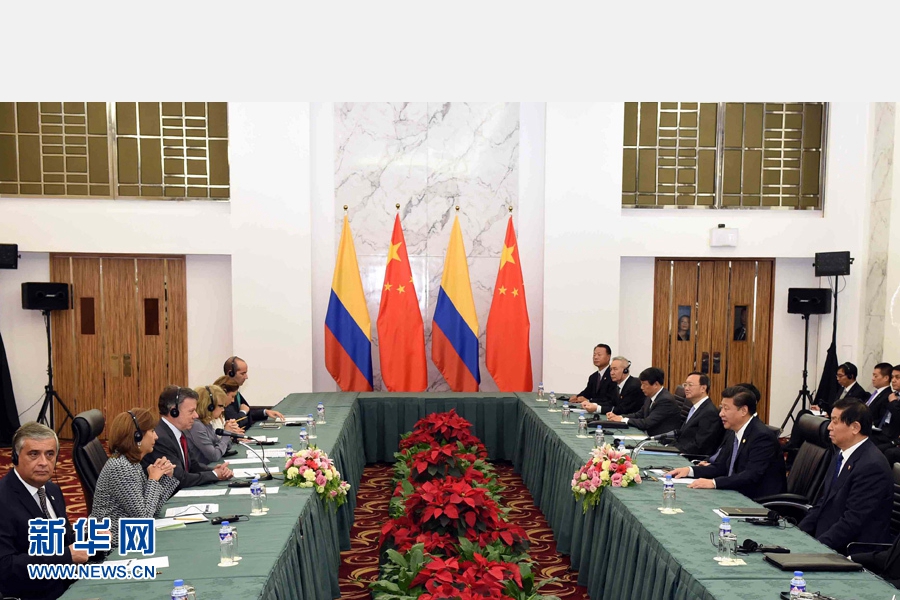 11月18日，國家主席習(xí)近平在菲律賓馬尼拉會(huì)見哥倫比亞總統(tǒng)桑托斯。 新華社記者 饒愛民 攝