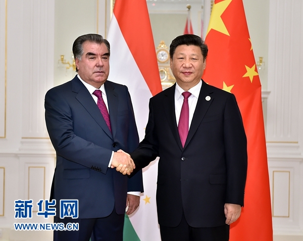 6月23日，國(guó)家主席習(xí)近平在塔什干會(huì)見塔吉克斯坦總統(tǒng)拉赫蒙。新華社記者李濤攝