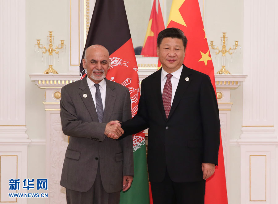  6月24日，國(guó)家主席習(xí)近平在塔什干會(huì)見阿富汗總統(tǒng)加尼。 新華社記者蘭紅光 攝 