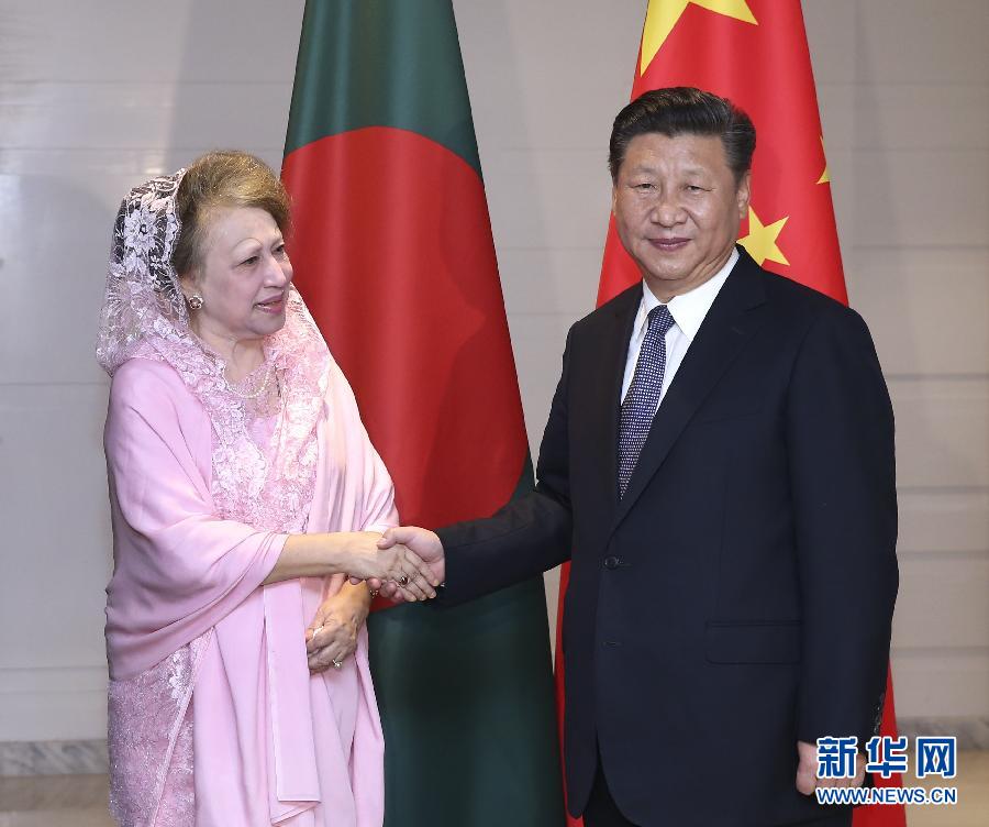 10月14日，國家主席習(xí)近平在達(dá)卡會(huì)見孟加拉國民族主義黨主席卡莉達(dá)·齊亞。  新華社記者龐興雷攝 