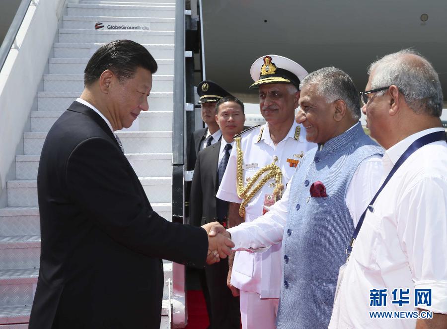 10月15日，國家主席習近平抵達印度果阿，應印度總理莫迪邀請，出席金磚國家領導人第八次會晤。 新華社記者蘭紅光攝 