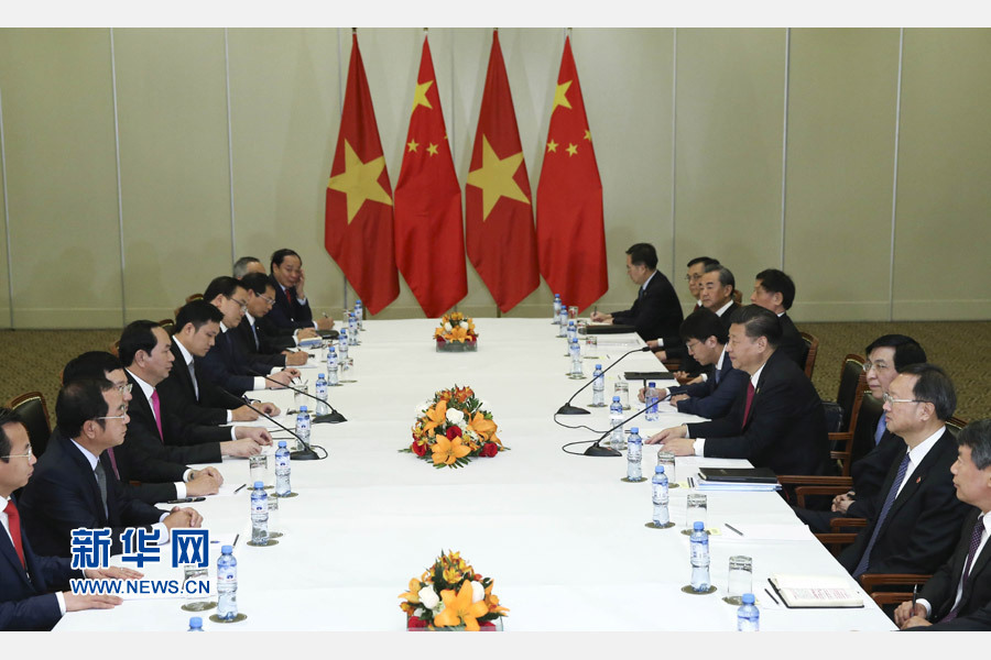 11月19日，國(guó)家主席習(xí)近平在利馬會(huì)見(jiàn)越南國(guó)家主席陳大光。新華社記者 龐興雷 攝 