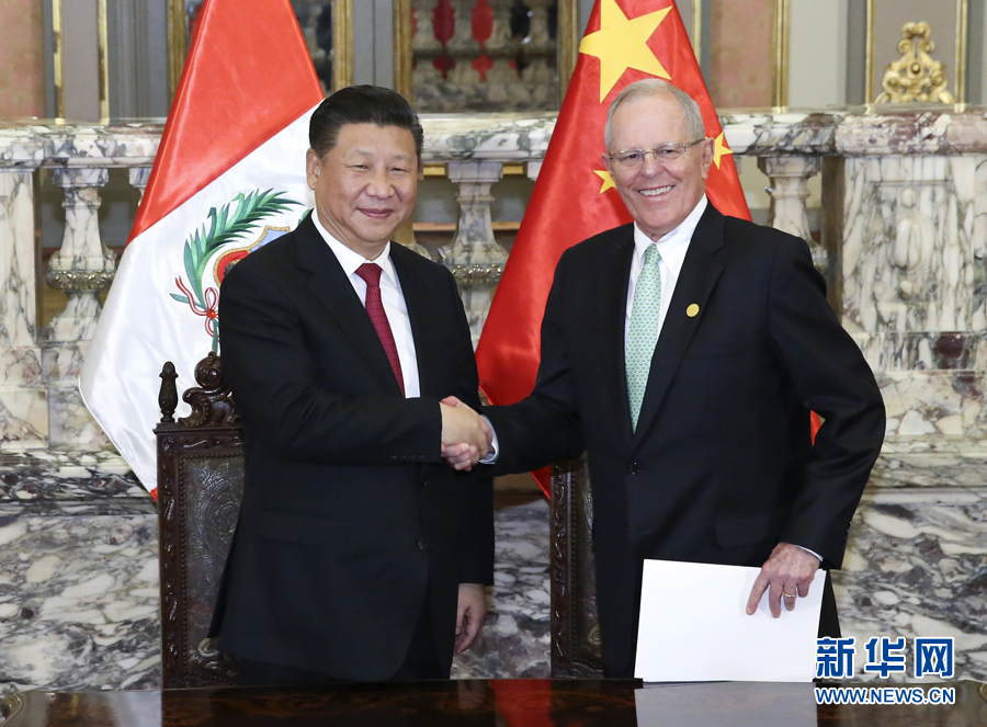 11月21日，國(guó)家主席習(xí)近平在利馬同秘魯總統(tǒng)庫(kù)琴斯基舉行會(huì)談。 新華社記者 龐興雷 攝