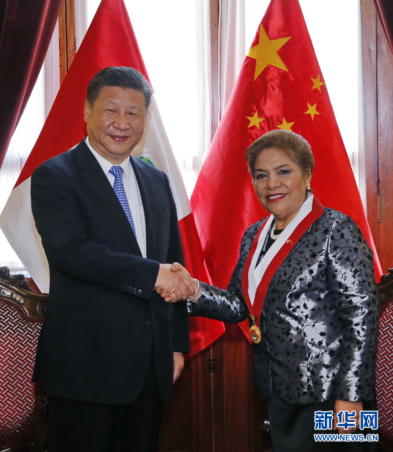 11月21日，國家主席習(xí)近平在利馬會(huì)見秘魯國會(huì)主席薩爾加多。新華社記者 鞠鵬 攝