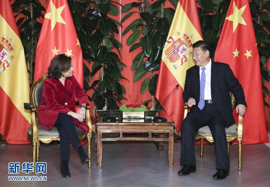 11月24日，國家主席習近平在西班牙大加那利島會見西班牙副首相薩恩斯。 新華社記者 蘭紅光 攝