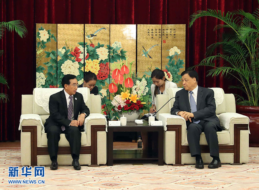 6月11日，中共中央政治局常委、中央書記處書記劉云山在福州會(huì)見來華出席金磚國家政黨、智庫和民間社會(huì)組織論壇的老撾人民革命黨中央政治局委員、中央書記處常務(wù)書記、國家副主席潘坎。新華社記者劉衛(wèi)兵攝