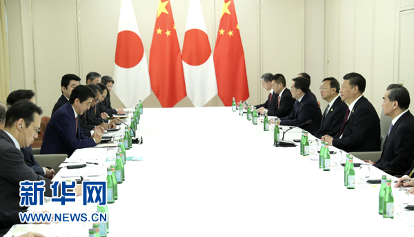 7月8日，國(guó)家主席習(xí)近平應(yīng)約在漢堡會(huì)見(jiàn)日本首相安倍晉三。新華社記者 馬占成 攝