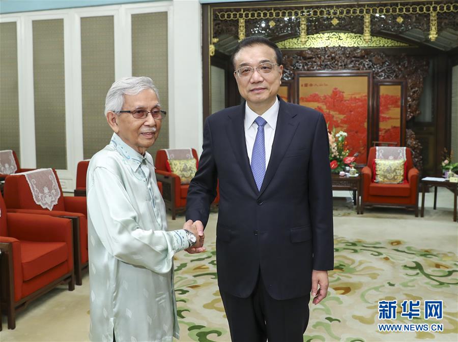 （時(shí)政）李克強(qiáng)會(huì)見馬來(lái)西亞總理特使