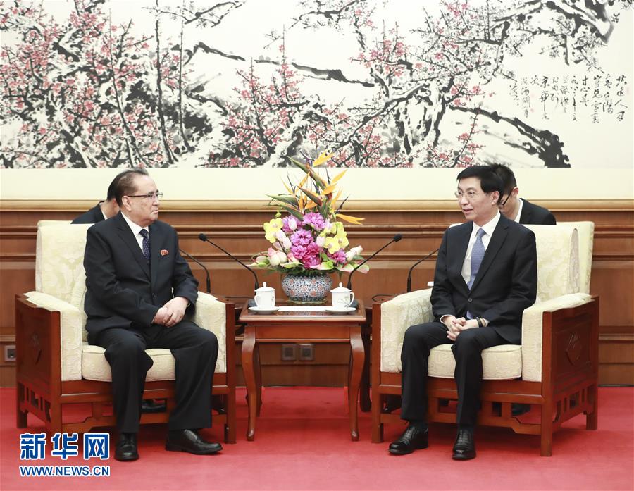 （時(shí)政）（2）朝鮮友好藝術(shù)團(tuán)在京訪演 栗戰(zhàn)書、王滬寧分別出席有關(guān)活動