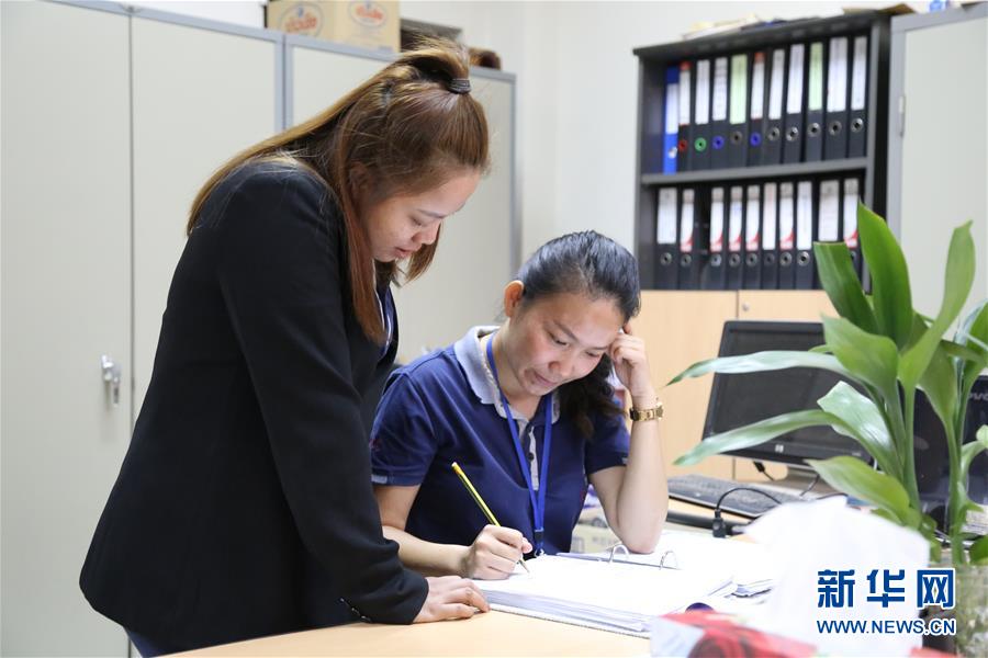 （國際·圖文互動）（1）通訊：“信守承諾，一諾千金”——一個老撾女孩在中國企業(yè)的十年成長史