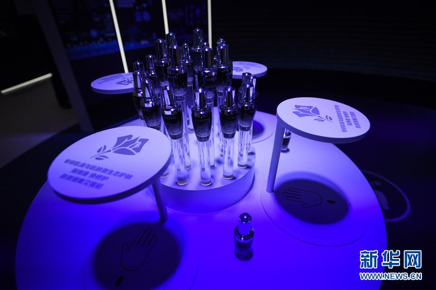 （第三屆進(jìn)博會(huì)·新華視界）（4）觀展體驗(yàn)：多彩·絢爛·未來(lái)感