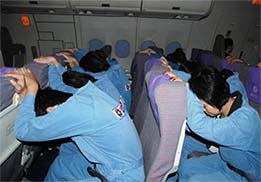 系好安全帶，記住安全門