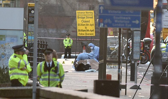 英國議會(huì)大廈附近發(fā)生恐怖襲擊事件致5人死亡