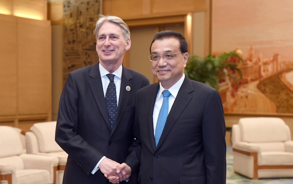 李克強(qiáng)會(huì)見英國首相特使、財(cái)政大臣哈蒙德